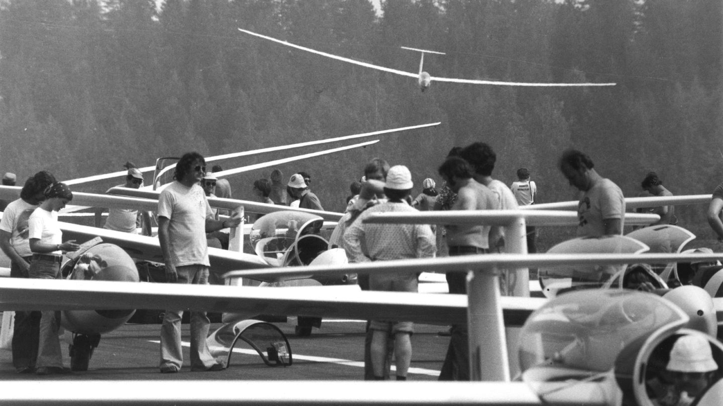 Gliding Championships Conclude in Räyskälä Amidst Weather Woes; Helsinki Saunas Scarce on Midsummer's Eve