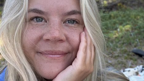 Aino unelmoi perheestä, mutta sopivaa elämäntilannetta haaveen toteuttamiselle ei ole vielä tullut.
