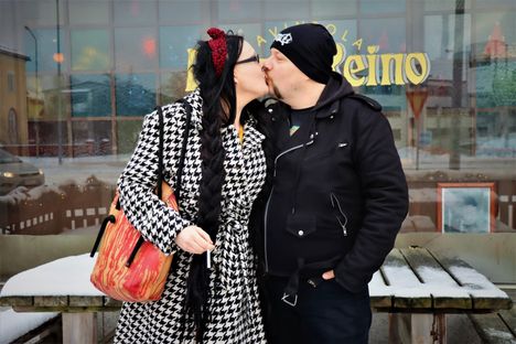 Juha-Matti Laurila ja Kirsi Vieri olivat tulleet Kalevasta jättämään hyvästit Ainolle ja Reinolle.