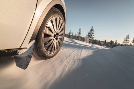 Finland's roads and demanding conditions are not the first thing on the mind of car factories. Here's HS's tire test Tesla thanks in Ivalo.