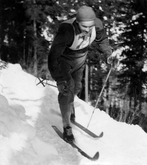 Veikko Hakulinen ladulla. Järviset alla, tietysti.