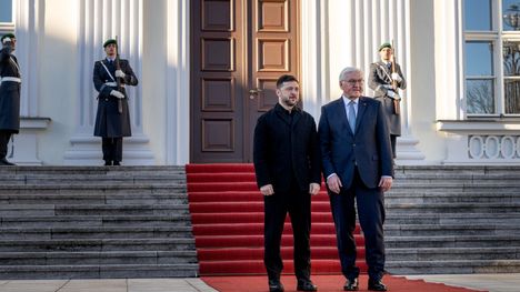 Ukrainan presidentti Volodymyr Zelenskyi, Yhdysvaltojen edustajat ja Euroopan johtajat keskustelivat maanantaina 15. joulukuuta Berliinissä Ukrainan rauhasta.