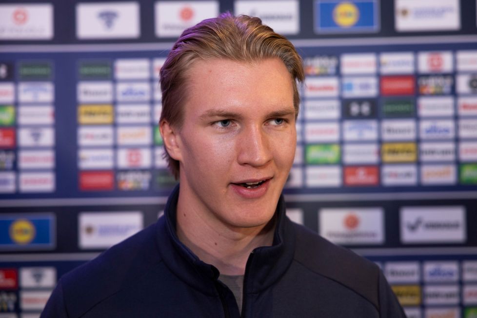 Anton Lundell: ”Barkov on sali- ja terveyspoliisi” | HS.fi