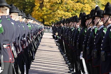 Guard of honor outside the Royal Palace.