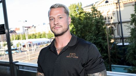 Joonatan Suvinen kuvattuna huippukiva.fi:n kesäjuhlissa vuonna 2022.