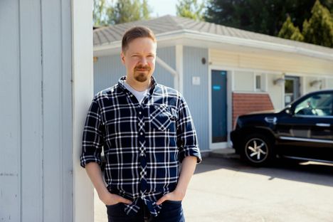 Tampereen kaupungin valvontaeläinlääkäri Teemu Kipinoinen kertoo luonnonvaraisten eläinten osaavan sopeutua lämpimään säähän pääosin hyvin. 