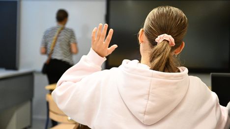 Opettajien pitkät kesälomat herättävät usein kateutta. Kaikki eivät niistä kuitenkaan pääse nauttimaan. 