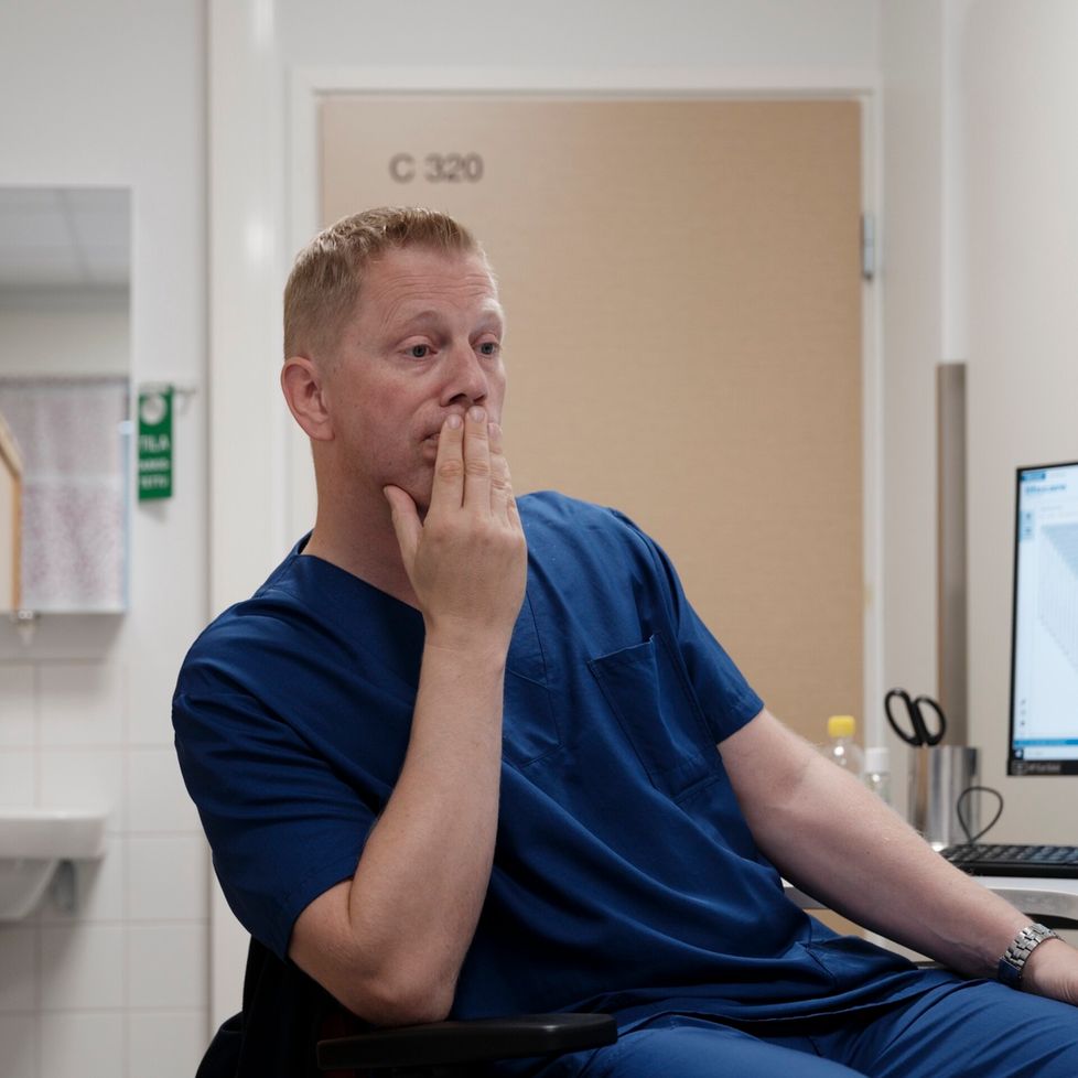 Tuiran hyvinvointikeskuksen apulaisylilääkäri Janne Mäkelä pohtii, miten lääkäreistä saataisiin pysyvämpiä.