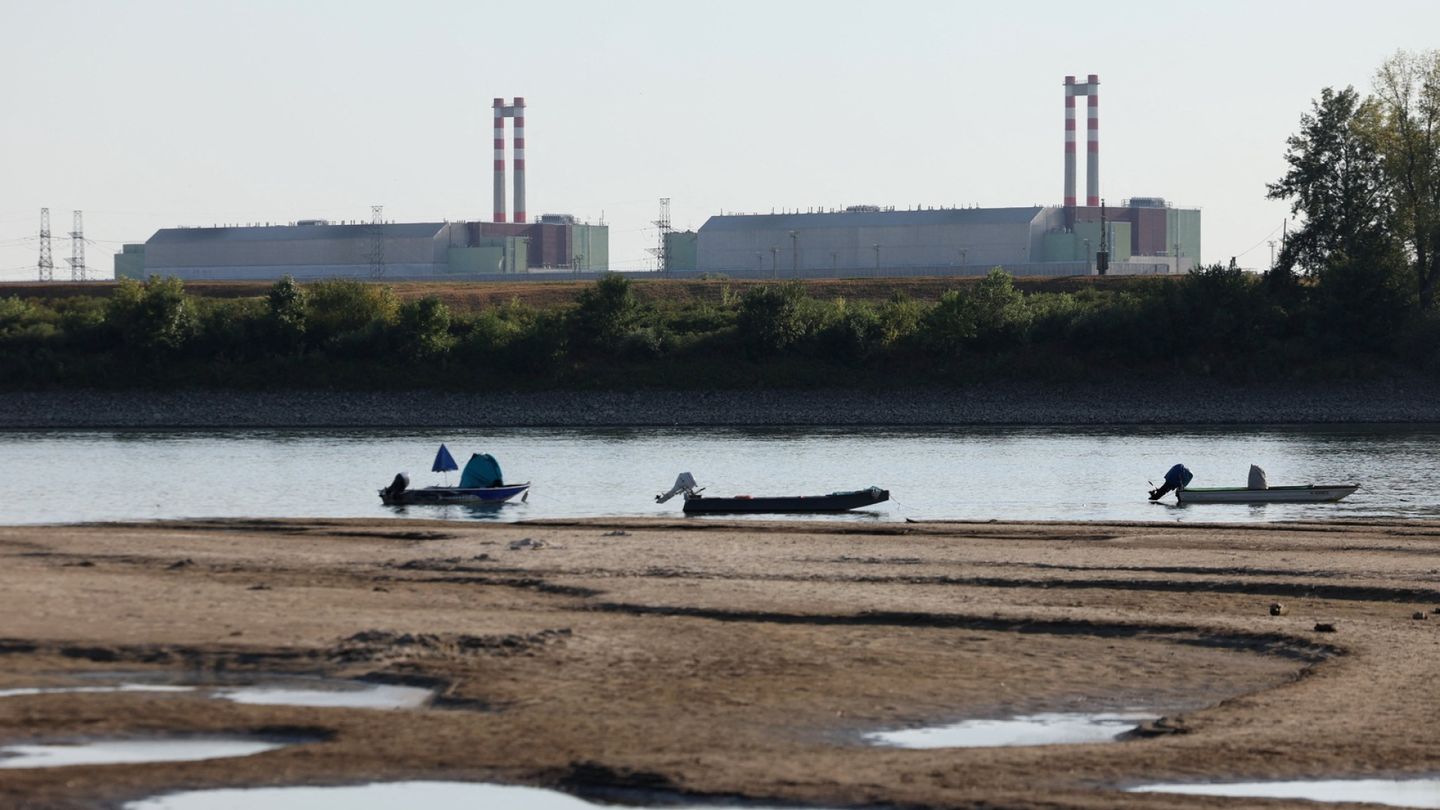 Hungary Shuts Down Sole Nuclear Plant Amid Severe Drought