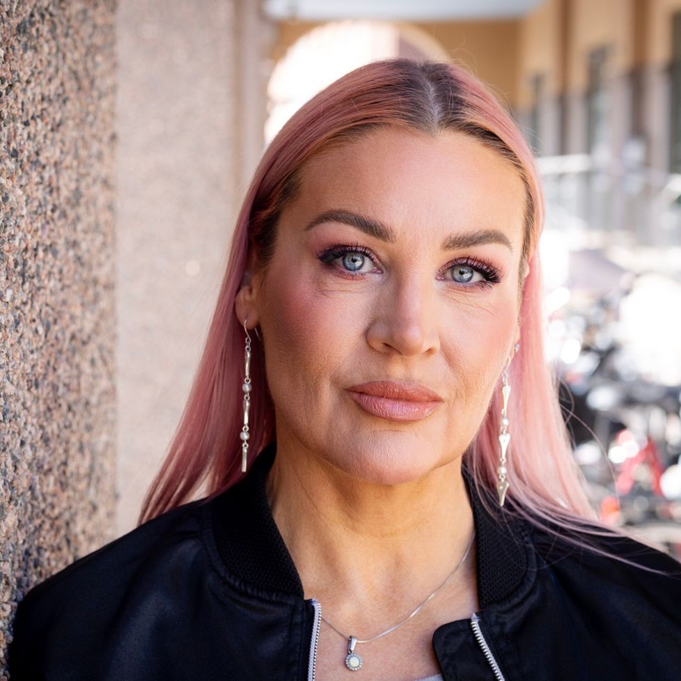 Silikonirinnat: Petra kärsi vuosia oudoista oireista – varoittaa nyt ...