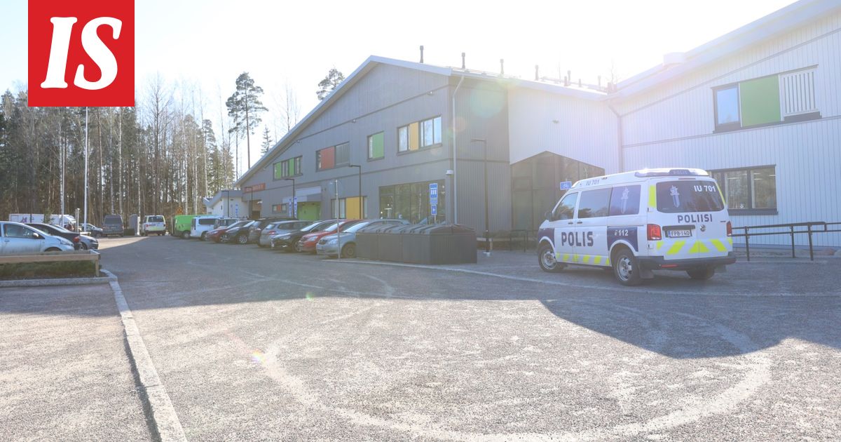 Päiväkoti­onnettomuuden seurauksena kuollutta 2-vuotiasta muistetaan suruliputuksella