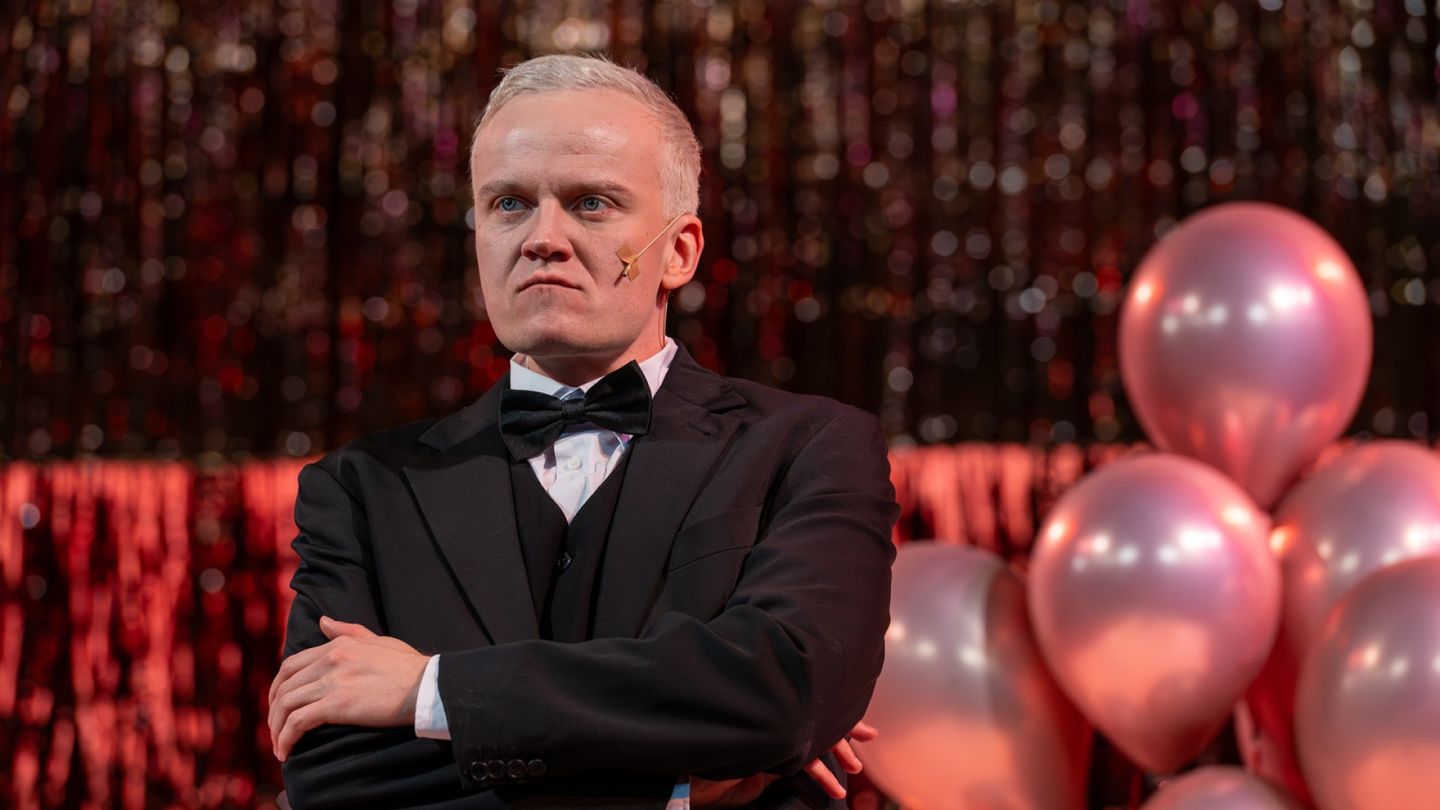 Suomenlinna Theatre's Westö Adaptation Shines with Emotional Truth