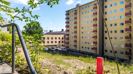 Arkeologiset kaivaukset, puiden kaataminen ja pilaantuneen maa-aineksen poistaminen on tähän mennessä tuonut turkulaiselle taloyhtiölle noin 800 000 euron laskun. 