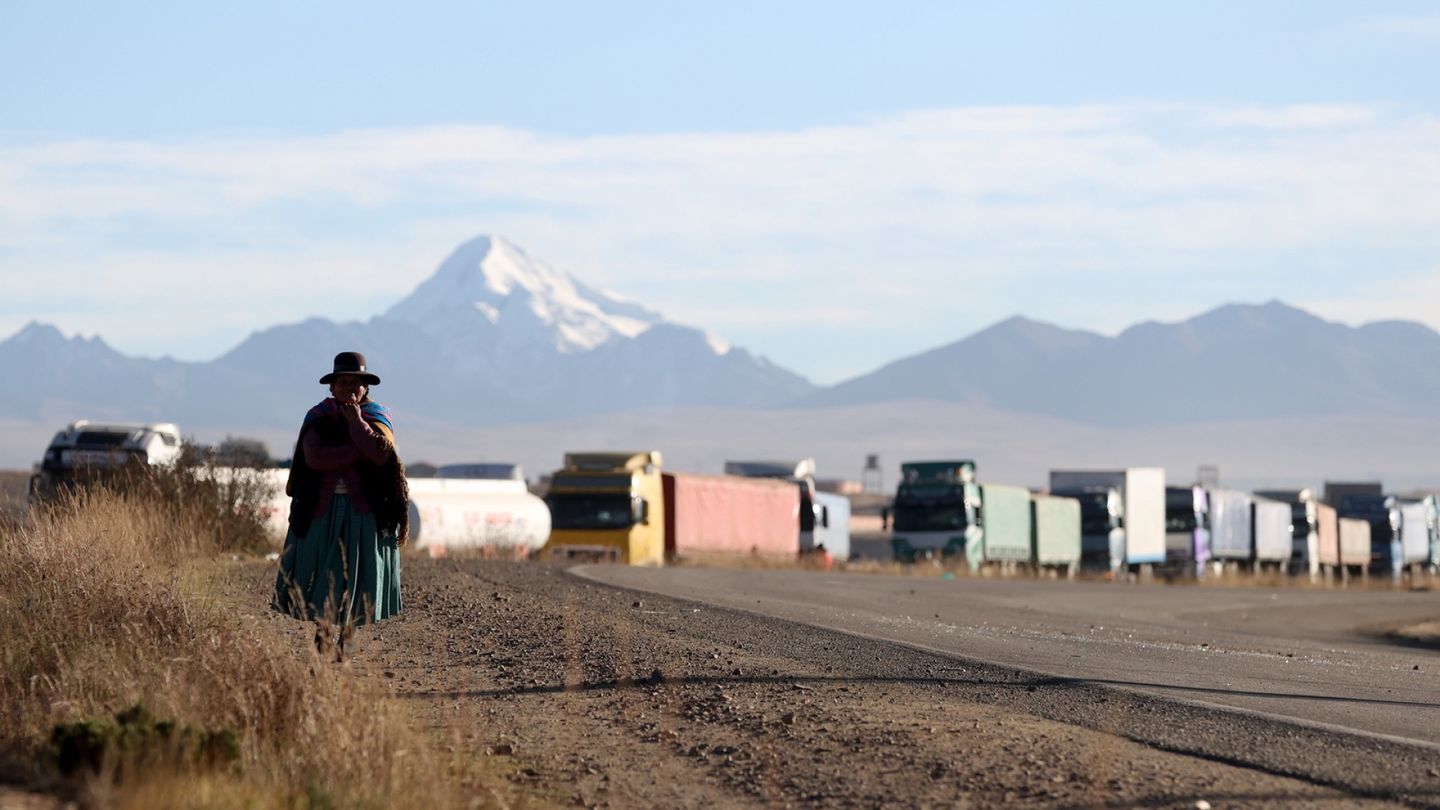 Bolivia Faces Severe Shortages as Protests Paralyze Nation