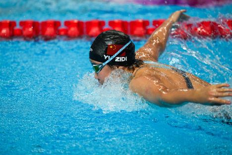 Uinti: Kiinan 12-vuotias ihmelapsi Yu Zidi ui MM-mitalin | HS.fi