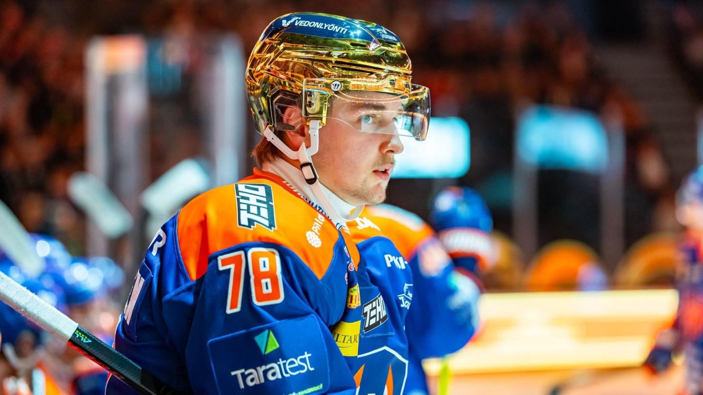 Benjamin Rautiainen, 21, sai vaihtopenkillä melkoisen idean – pian NHL:n mestariluotsi hämmästyi: ”En tiennyt tuollaisesta”