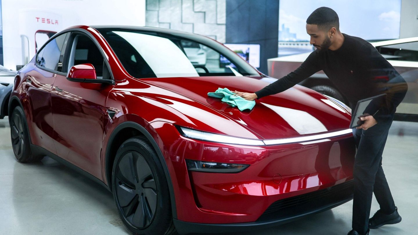 Tesla unveils cheaper US models