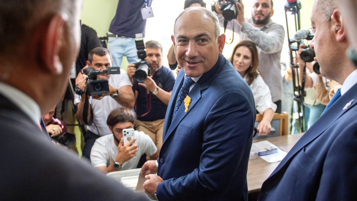Armenia: Incumbent Prime Minister declares election victory, pro-Russia opposition loses clearly
