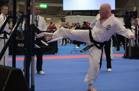 Sastamalalainen Petri Keränen näytti osaamistaan taekwon-don MM-kisoissa Tampereella. Hän kilpaili MM-kultaa voittaneessa Suomen joukkueessa.