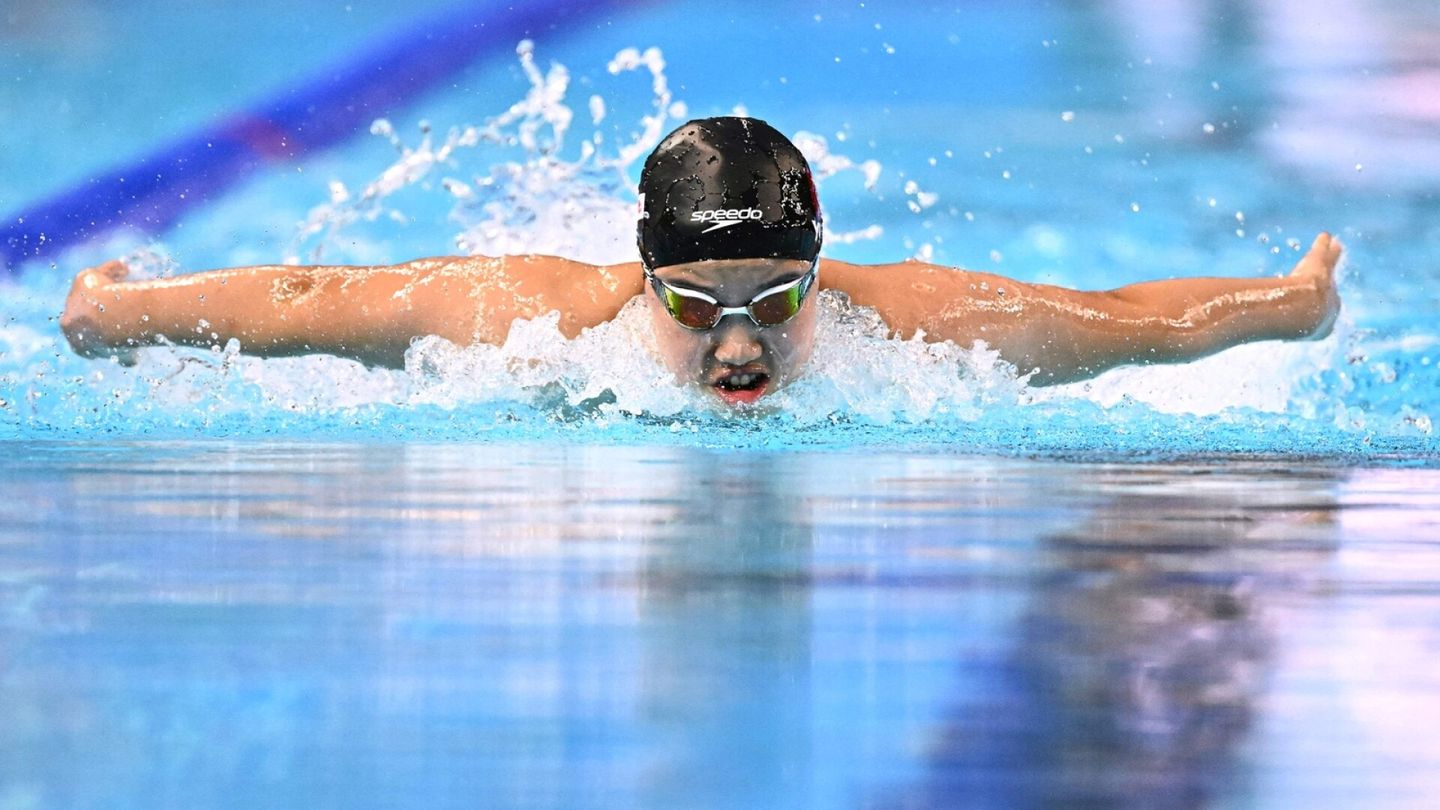 Uinti | 12-vuotias ihmelapsi eteni jatkoon aikuisten MM-kisoissa