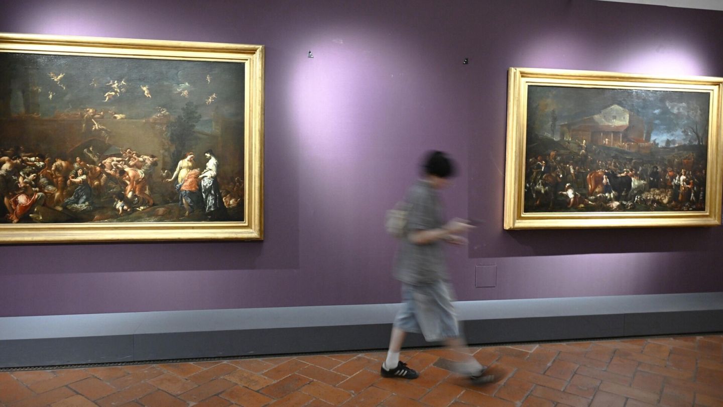 Italia | Turisti tärveli museon taulun nojatessaan siihen