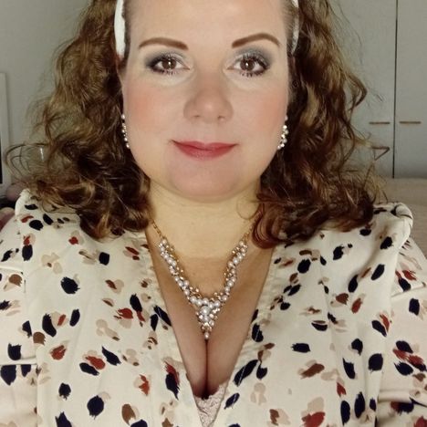 Selfie, jonka Heli Syrjälä postasi Yksinäiset sinkut -facebookryhmään.