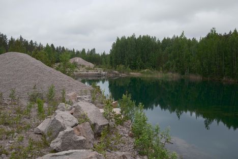 The quarry is located at the end of the little road.