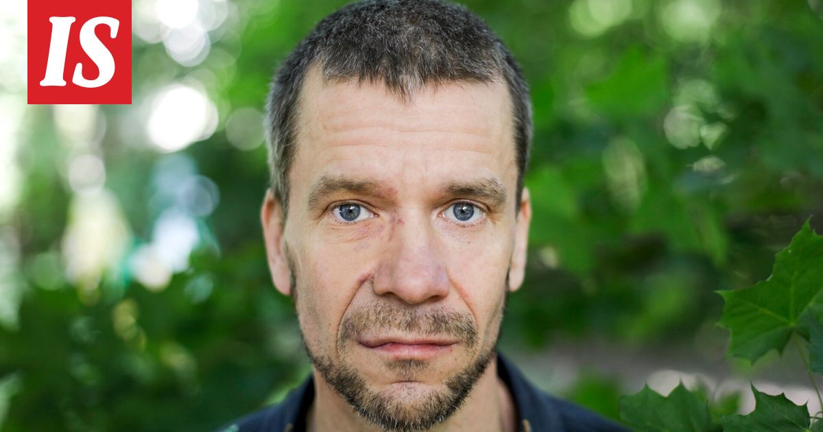 Apulannan ex-kitaristi valittiin kunnan­johtajaksi – edellinen lähti muhkean erorahan saattelemana