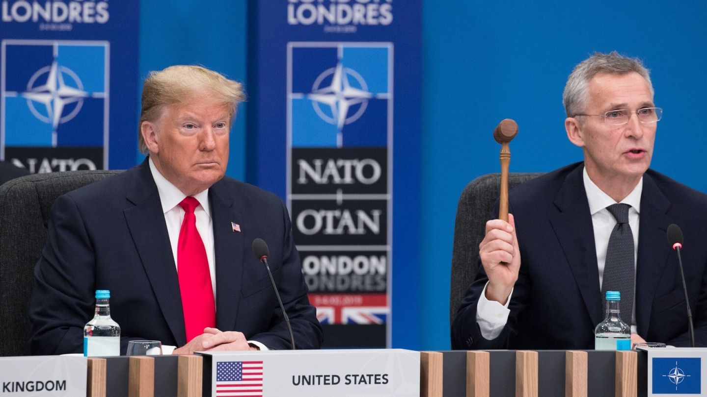 Kirjat | Trump uhkasi hajottaa Naton, nyt Stoltenberg kertoo paperilapusta, joka rauhoitti tilanteen