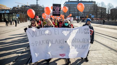 Tampereella järjestettiin 1. huhtikuuta hoitajien mielenosoitus.