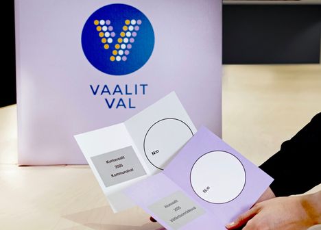 Kunta- ja aluevaalien ennakkoäänestys alkaa 2. huhtikuuta. Aluevaaliehdokasta äänestetään violetilla äänestyslipulla, kuntavaaliehdokasta valkoisella.