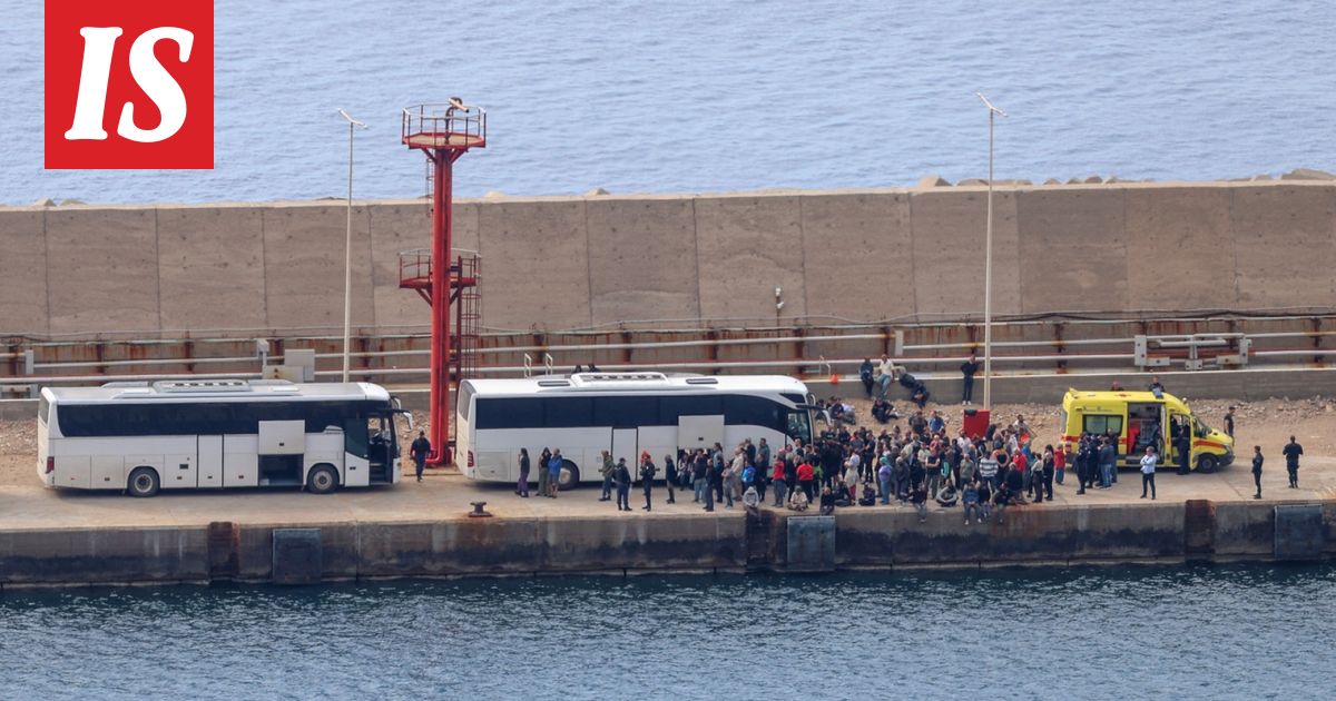 Israelin pidättämä suomalais­aktivisti pääsi Kreetalle – toisesta ei tietoa