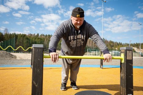 Tomi Kiviniemi, who came to the outdoor hall in the Arena yard, is pleased that the hall was built in Laukaa's Leppävesi. When the hall began to be planned, Kiviniemi's position was neutral. According to him, the hall project has not been a big topic of discussion among neighbors.