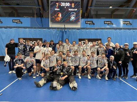 Nuori joukkue iloitsi saavutuksesta. Espoossa pelattu pronssipeli Oilersia vastaan päättyi maalin erolla KrP:n eduksi lukemin 7–8.