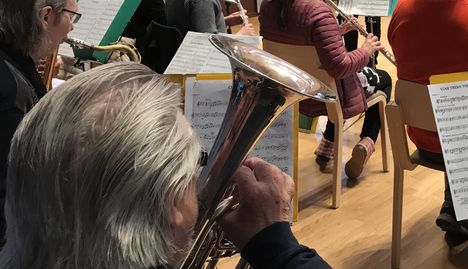 Puhallinyhtye Oktaavilla on pian kevätkonsertti. Tämä kuva on toukokuulta 2022.