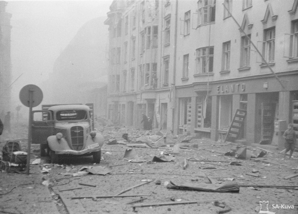 Kuva Helsingistä ensimmäisten pommitusten jälkeen Neuvostoliiton hyökättyä Suomeen marraskuun lopussa vuonna 1939.