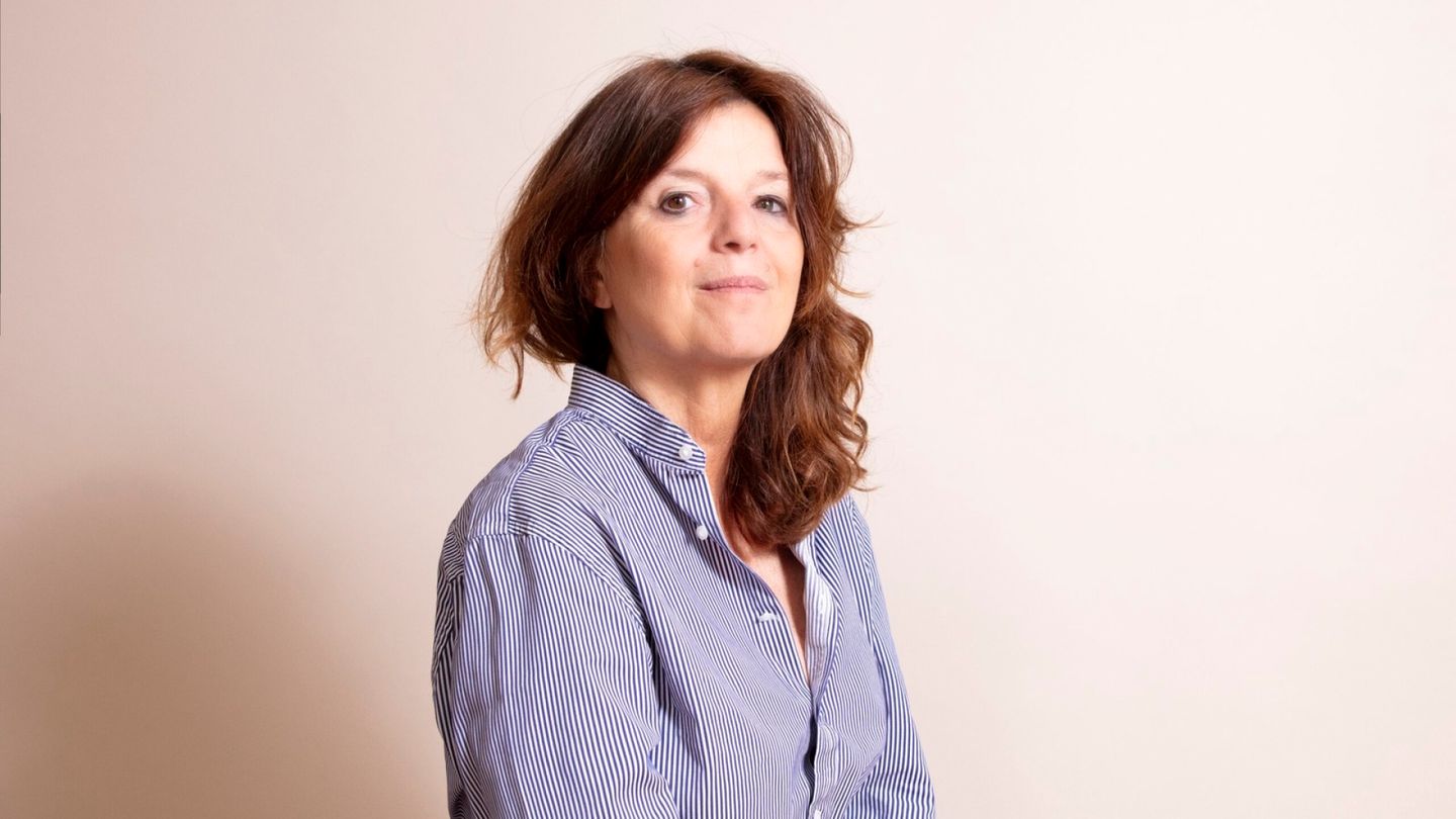 New Novel by Acclaimed Author Disappoints with Conventional Plot