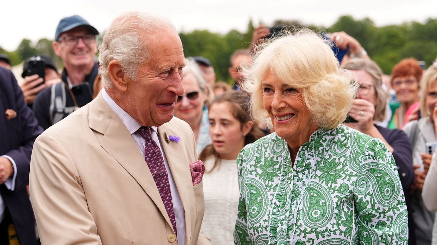 Kuningatar Camilla paljasti Charlesin ärsyttävän tavan – ”Se häiritsee kovasti”