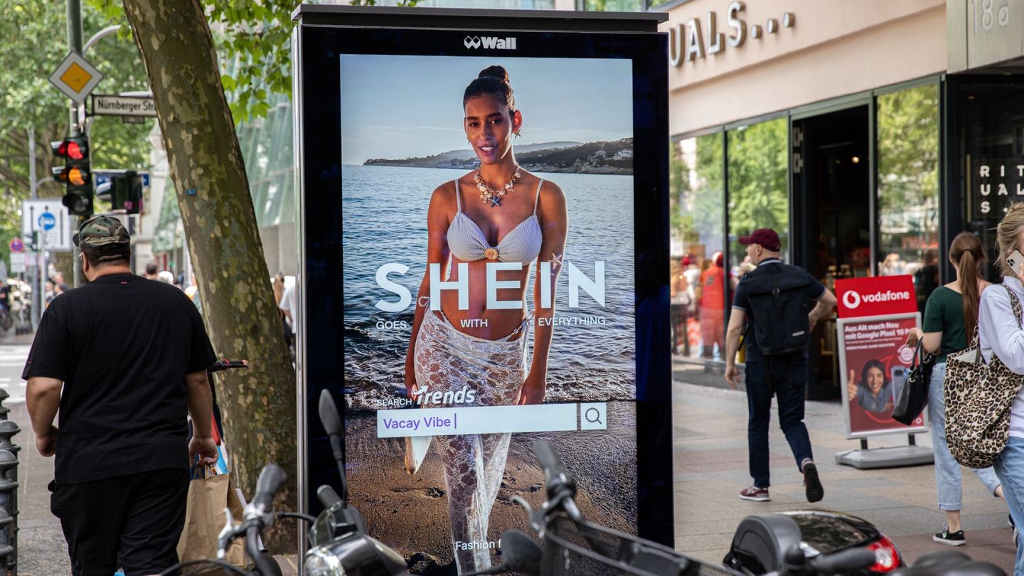 French Parliament Approves Law to Restrict Ultra-Fast Fashion