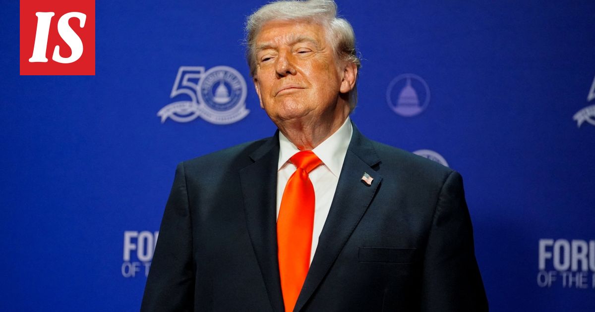 Valkoiselta talolta taas hämmentävä video – Trump toistaa yhtä sanaa tuhansia kertoja