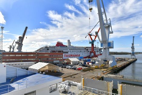 Viking Helio is designed in cooperation with the Rauma shipyard. If the project is implemented, the ship could also be ordered from there. In the picture, the Rauma shipyard will hand over Spirit of Tasmania to the subscriber in 2024.
