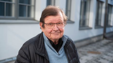 Heikki Kinnunen täytti 8. huhtikuuta 80 vuotta. Näyttelijänuransa ohessa hän on levyttänyt noin 170 laulua ja useita studioalbumeja.