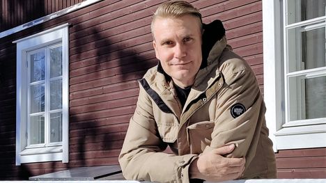 Oma rauhanturvaajatausta, vahva side Ukrainaan ja sotatilanteen vaikutus Eurooppaan ovat kolme päätekijää, joiden vuoksi siurolainen Sami Antila päätti antaa kotinsa kolmeksi kuukaudeksi kotinsa Ukrainasta sotaa paenneiden perheiden majoituspaikaksi.