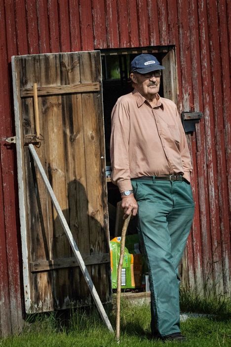Oiva Berg says he has been sitting on a harvester in the fall 60 in a row, but now is enough. He has memories of his own yard road four years ago.