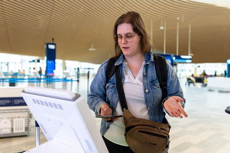Fruzsina Hojsza worried about the fate of her flight even while in check -in.