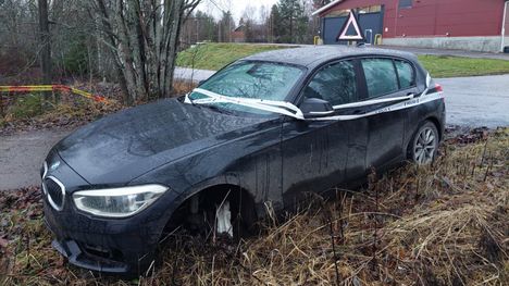 Kuljettaja lähti pakenemaan poliisia Tampereen Kaukajärveltä. Takaa-ajo päättyi Akaan Viialaan.