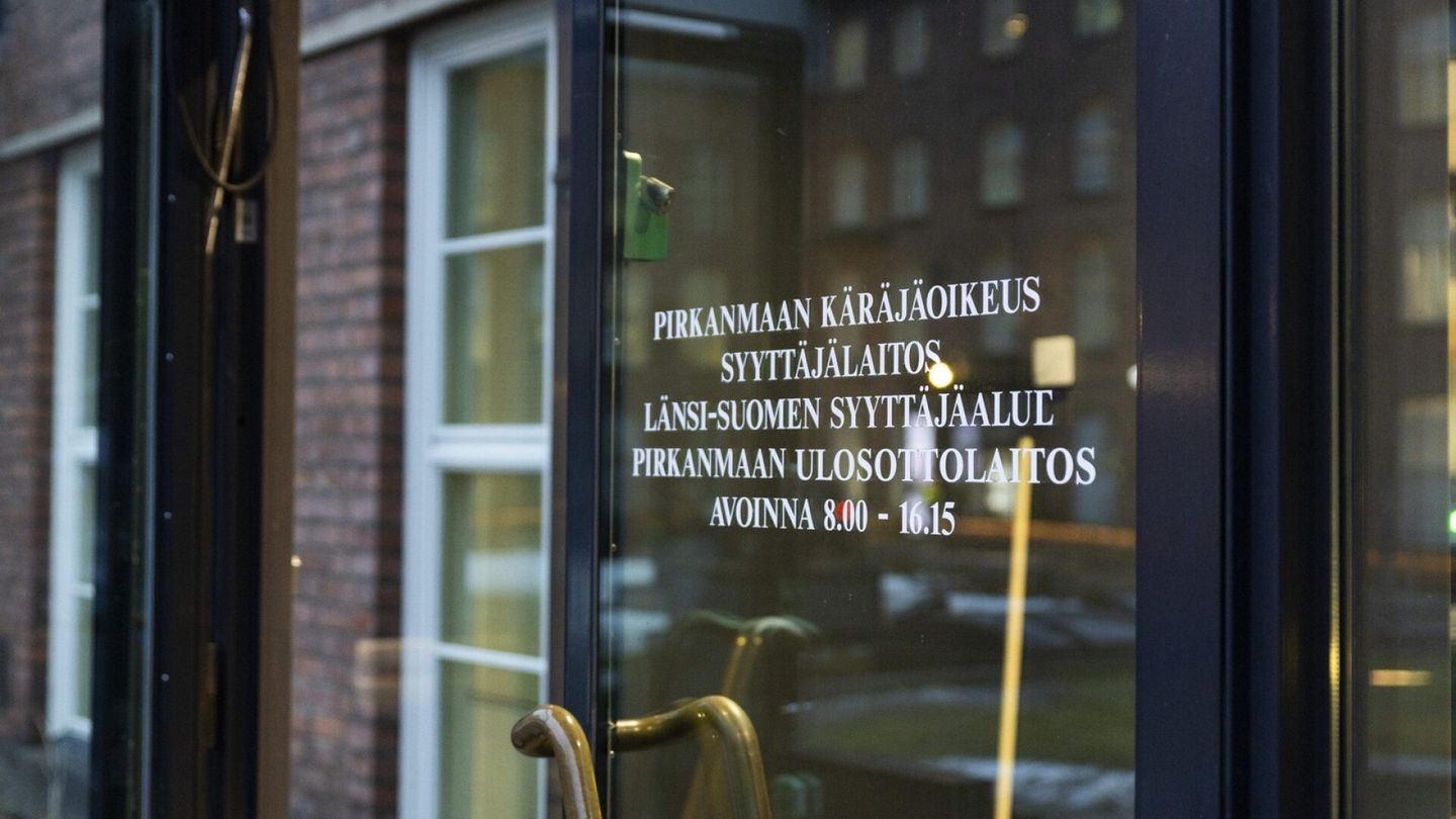 17-vuotias pääsi oppimaan ammattia – pomo turhautui ja löi avokämmenellä kasvoihin