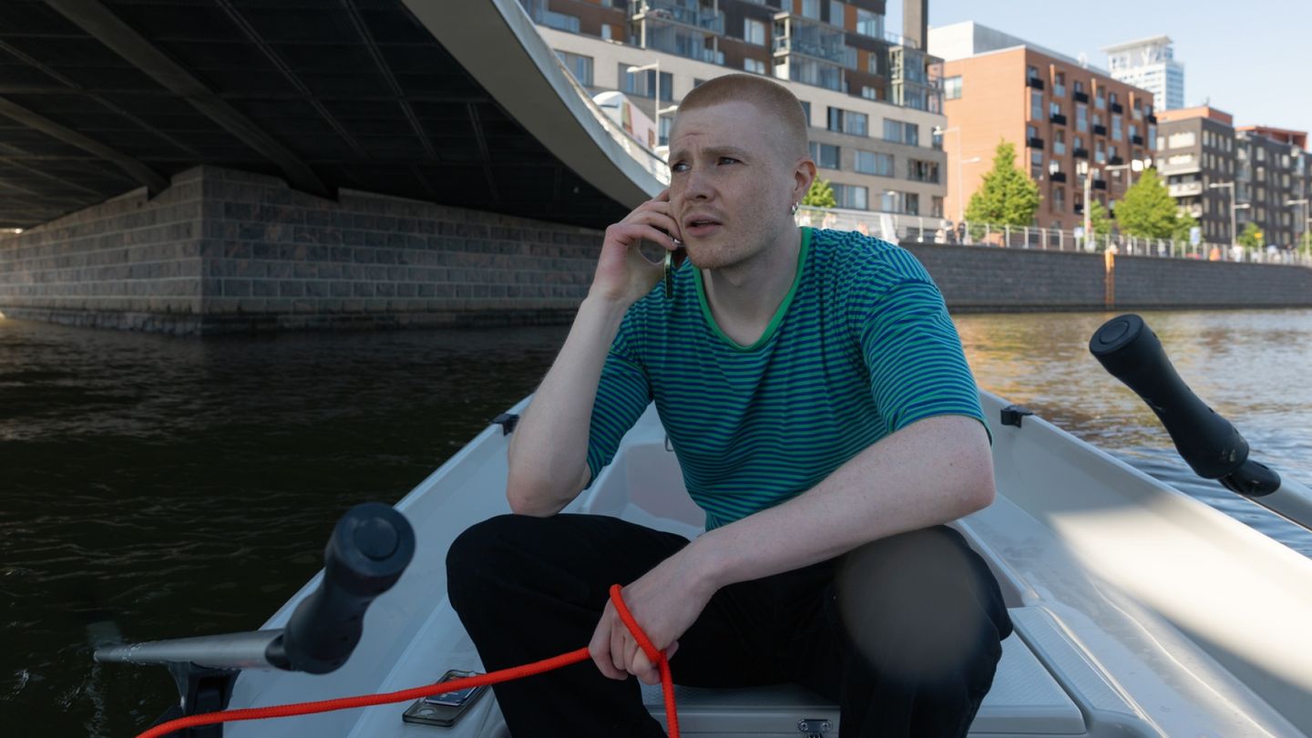 Helsinki's sea-cleaning magnet gets lost during test, highlighting pollution challenges