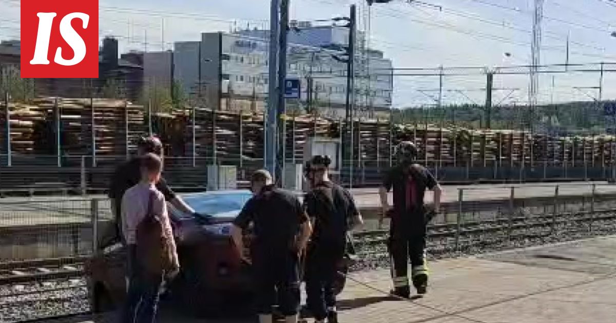 Auto valui raiteille Jyväskylässä – nyt puhuu poliisi