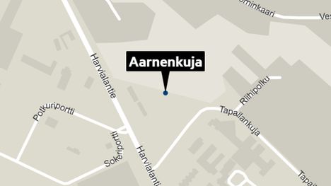 Tontti sijaitsee Aarnenkujan ja Harvialantien kulmassa.